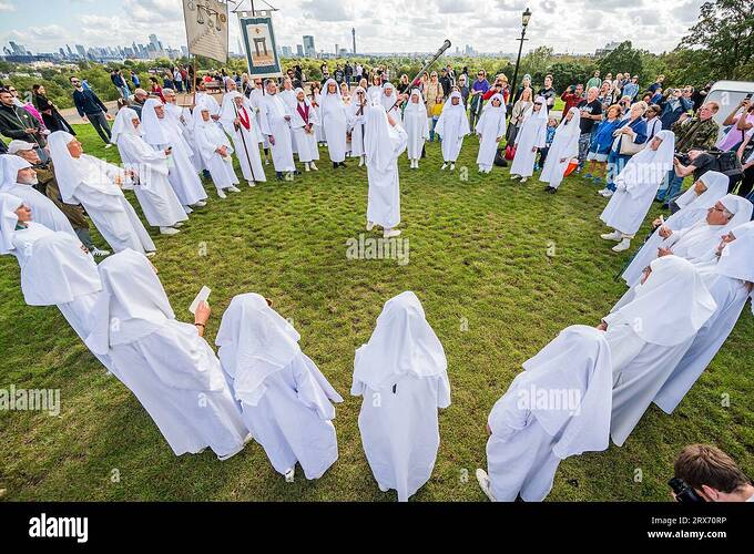 londres-royaume-uni-23-septembre-2023-l-ordre-des-druides-effectue-la-ceremonie-de-l-equinoxe-d-automne-su...e-de-la-moisson-quand-la-puissance-du-ciel-est-infusee-dans-les-fruits-de-la-terre-credit-guy-bell-alamy-live-news-2rx70rp