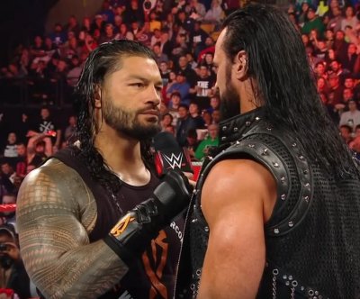 WWE-Raw-Roman-Reigns-accepts-Drew-McIntyres-challenge
